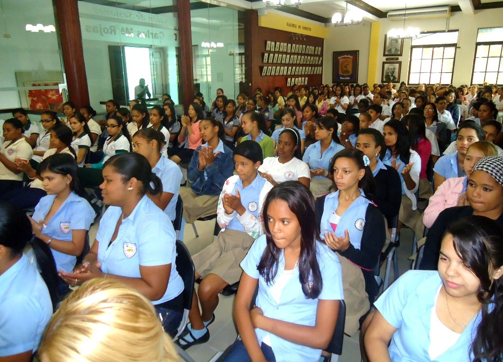 Parte del nutrido público que asistió al evento
